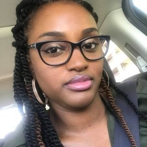 Meet your Posher, Monique